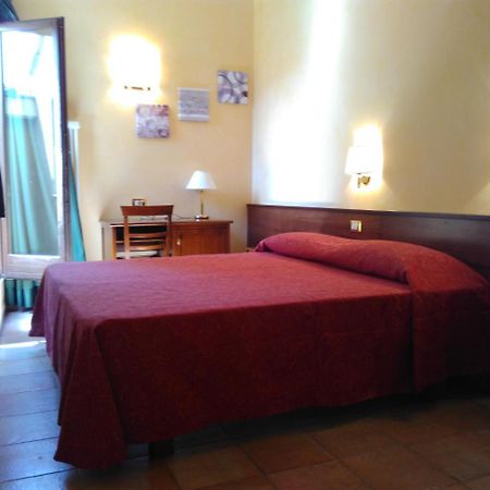 Casa Di Santa Francesca Romana A Ponte Rotto Екстер'єр фото